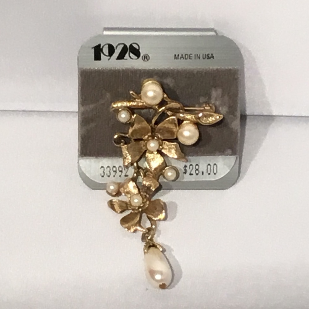 1928 Jewelry Co. Brooch